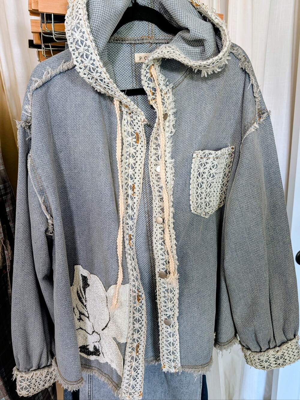 LAST ONE-POL LIGHTWEIGHT JACKET-DENIM WITH BEAUTIFUL CROCHET TRIM AND PATCHWORK - Picture 3 of 4
